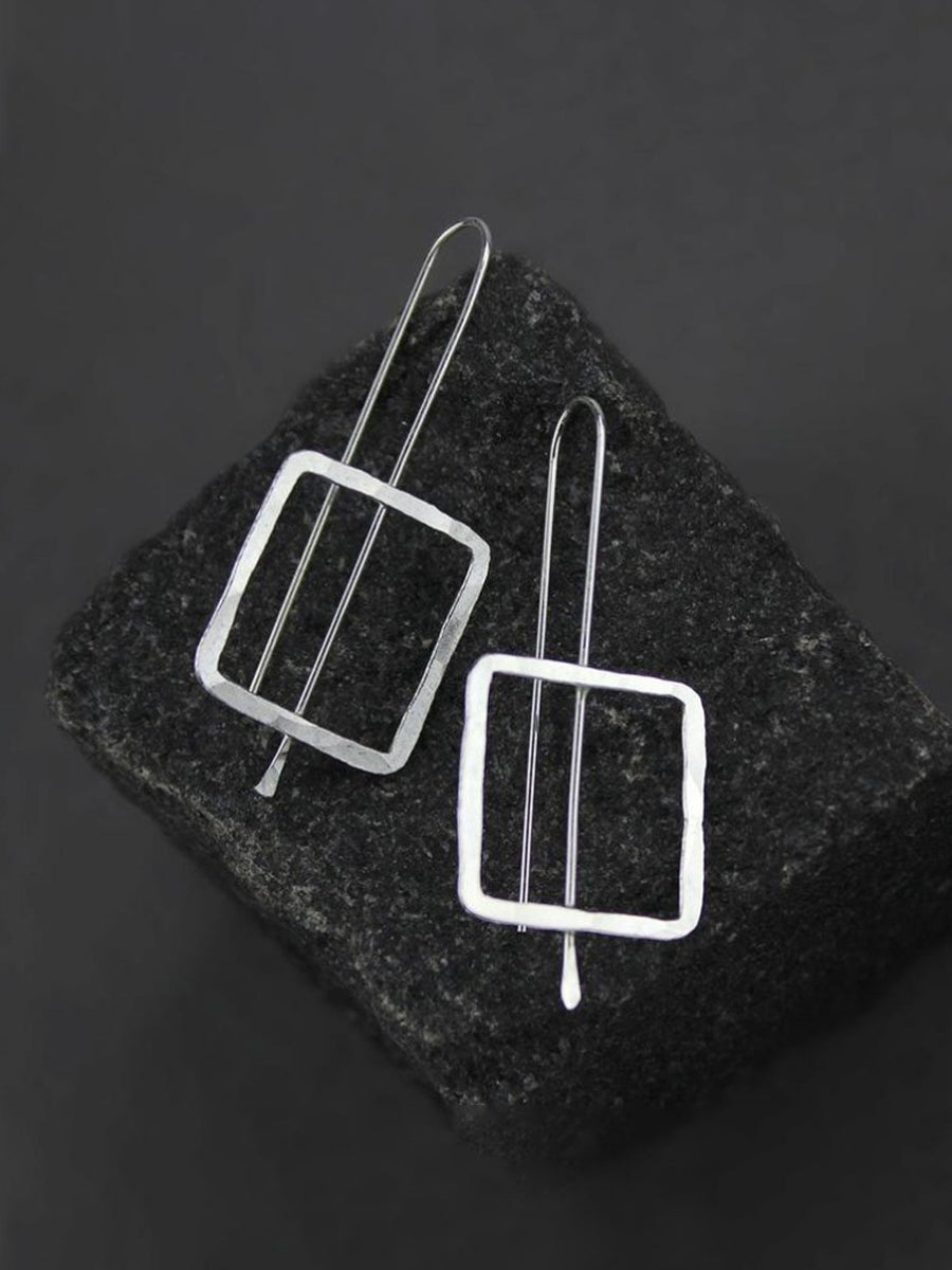 Beaten Square Silver Earrings｜Awaytr®