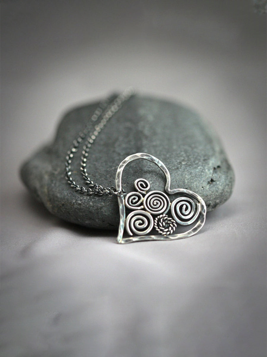 Retro Simple Spiral Heart-shaped Hollow Necklace｜Awaytr®