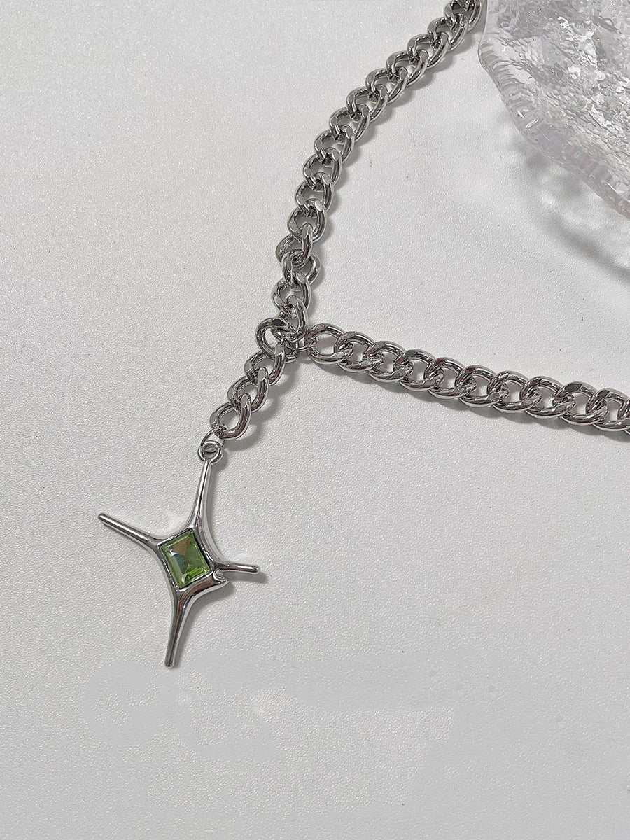 Emerald Irregular Star Necklace｜Awaytr®